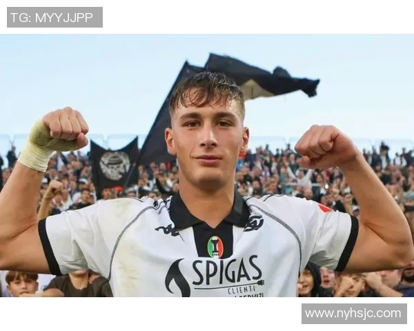 男足球明星换发型了吗新造型引发球迷热议与时尚潮流的碰撞